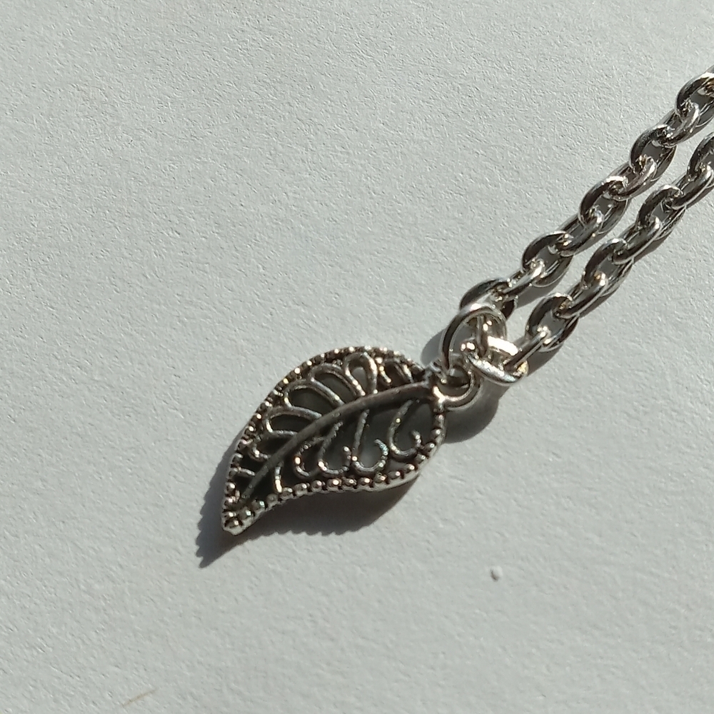 5/$25 Leaf charm necklace 9 inches